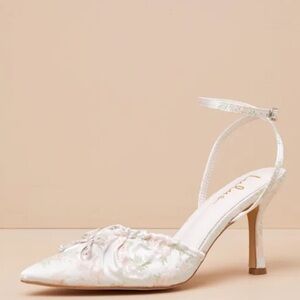 Elegant White Floral Satin Stiletto Heel
